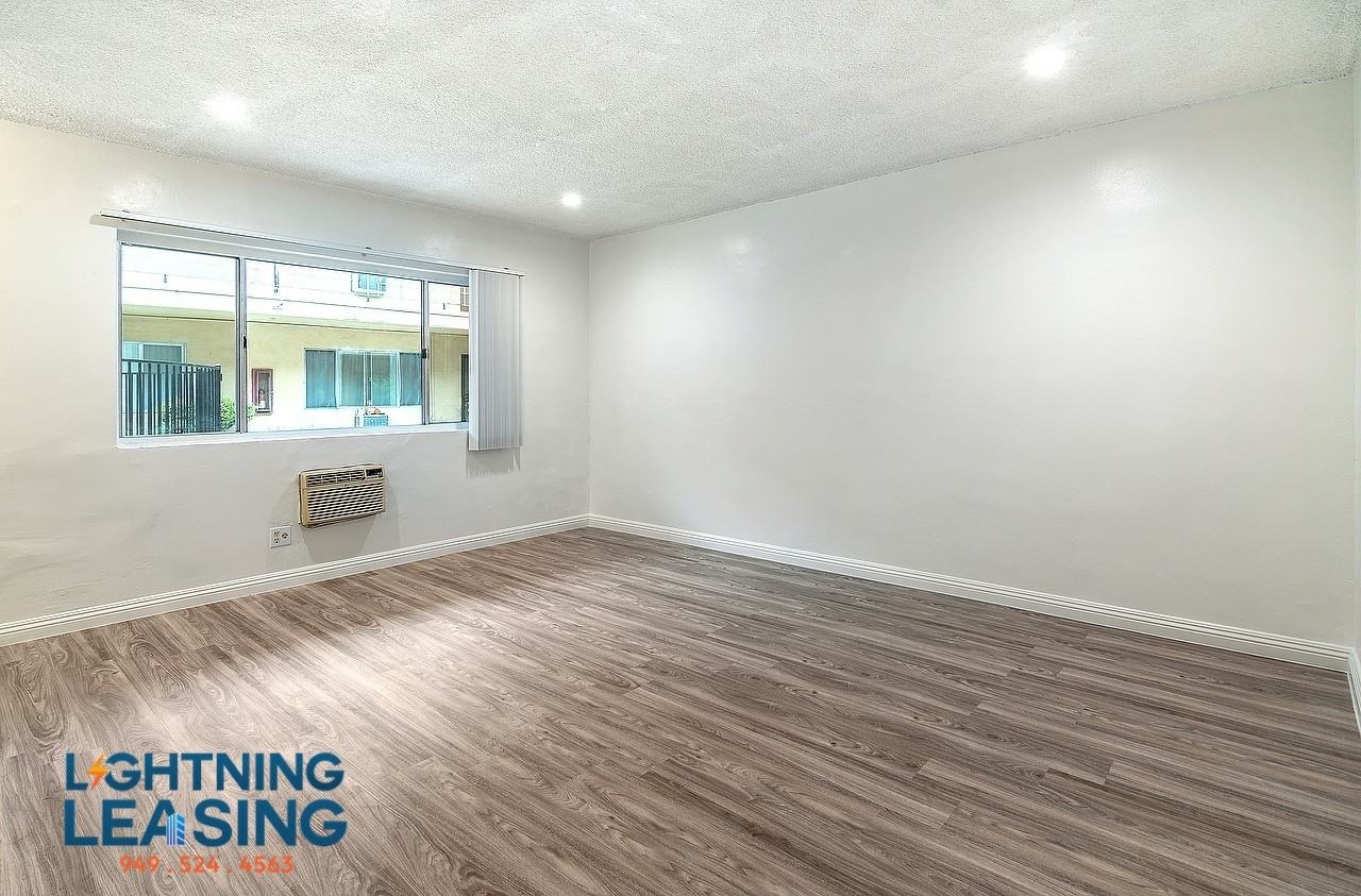 20435 Cohasset St #3D - Photo 3 of 16