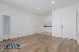 914 1/2 S Carondelet St #5D - Photo 1 of 1