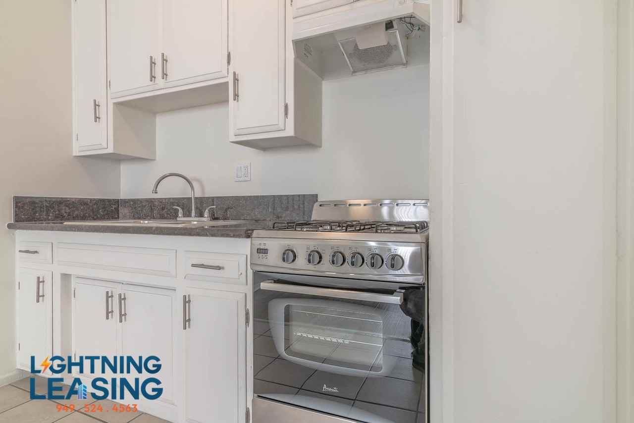 914 1/2 S Carondelet St #5D - Photo 3 of 5