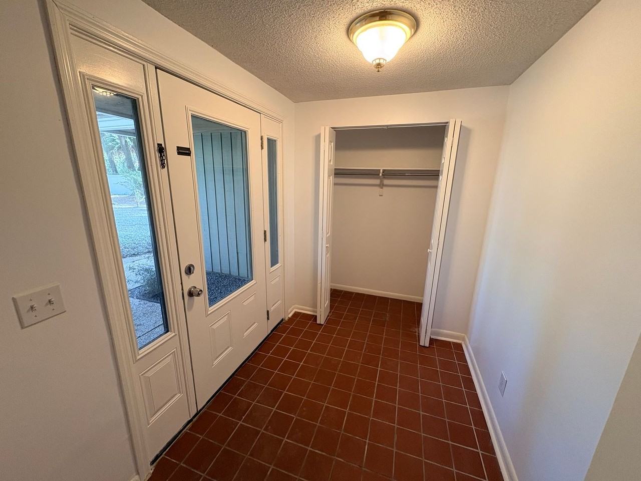 44 Oakview Rd - Photo 4 of 37