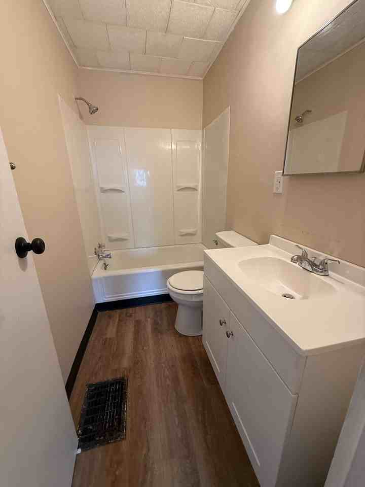 115 E 14th St - Photo 3 of 5