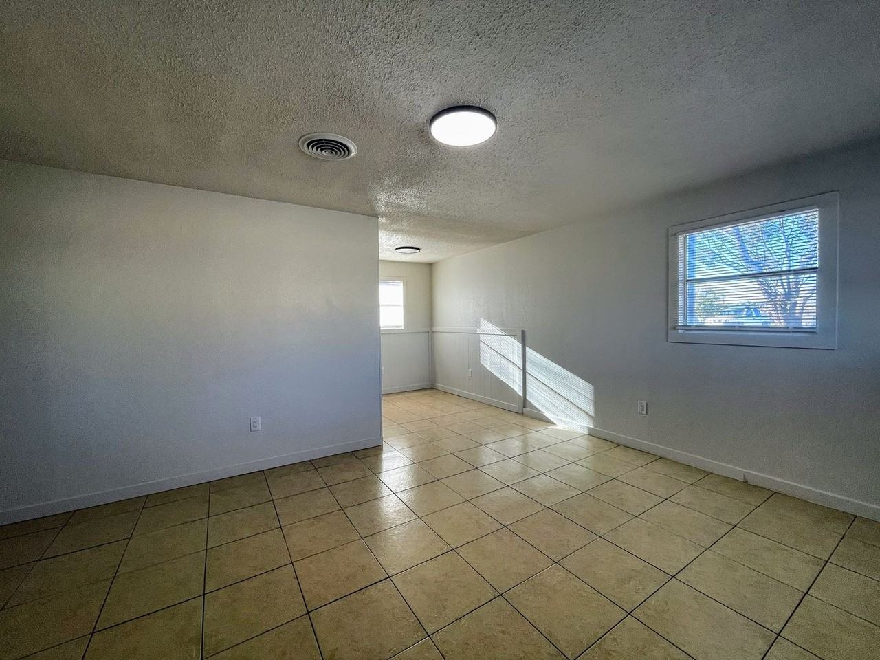 3900 Parkway Rd - Photo 4 of 21