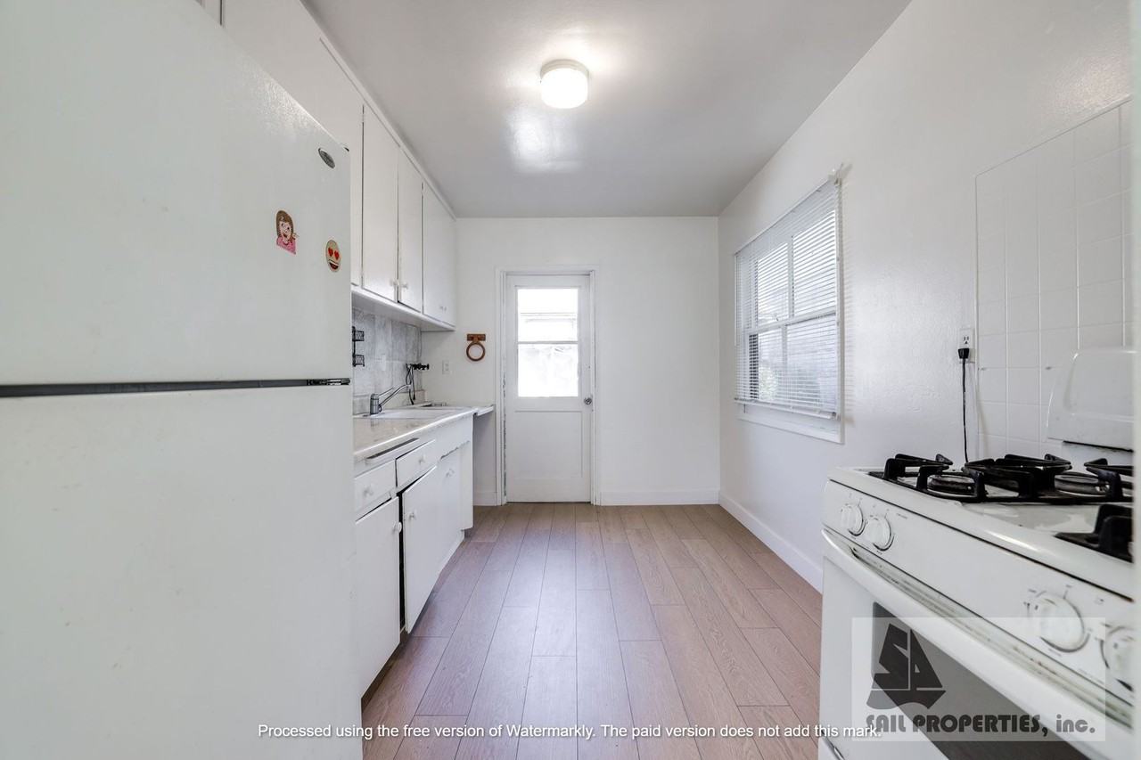 8075 Yorktown Ave - Photo 3 of 15