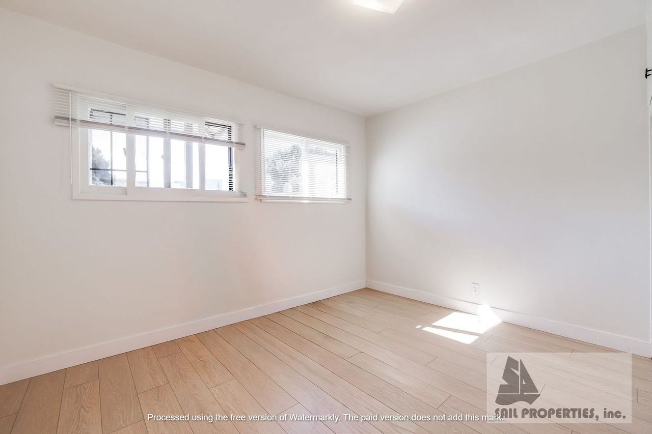 8075 Yorktown Ave - Photo 6 of 15