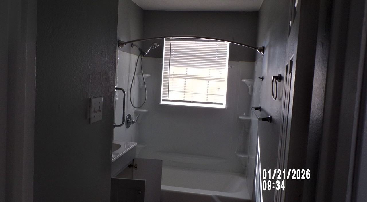 4921 Nw Lindy Ave - Photo 6 of 13