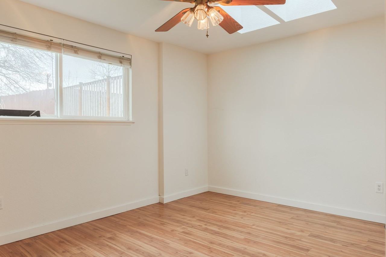 2924 58th Ave Ne - Photo 6 of 10