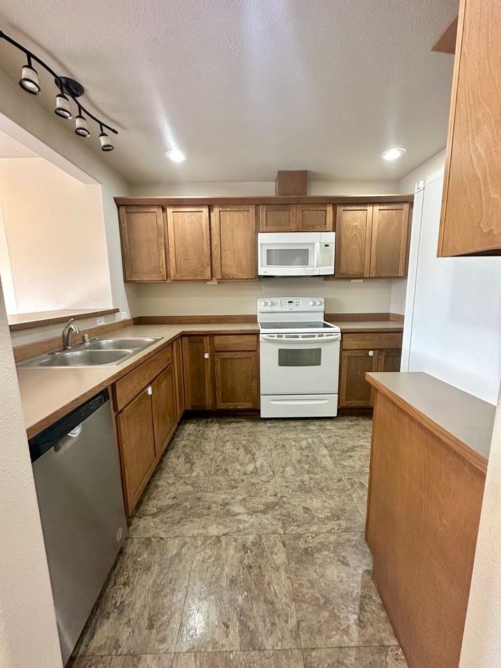 101 S Alki Ln - Photo 3 of 14