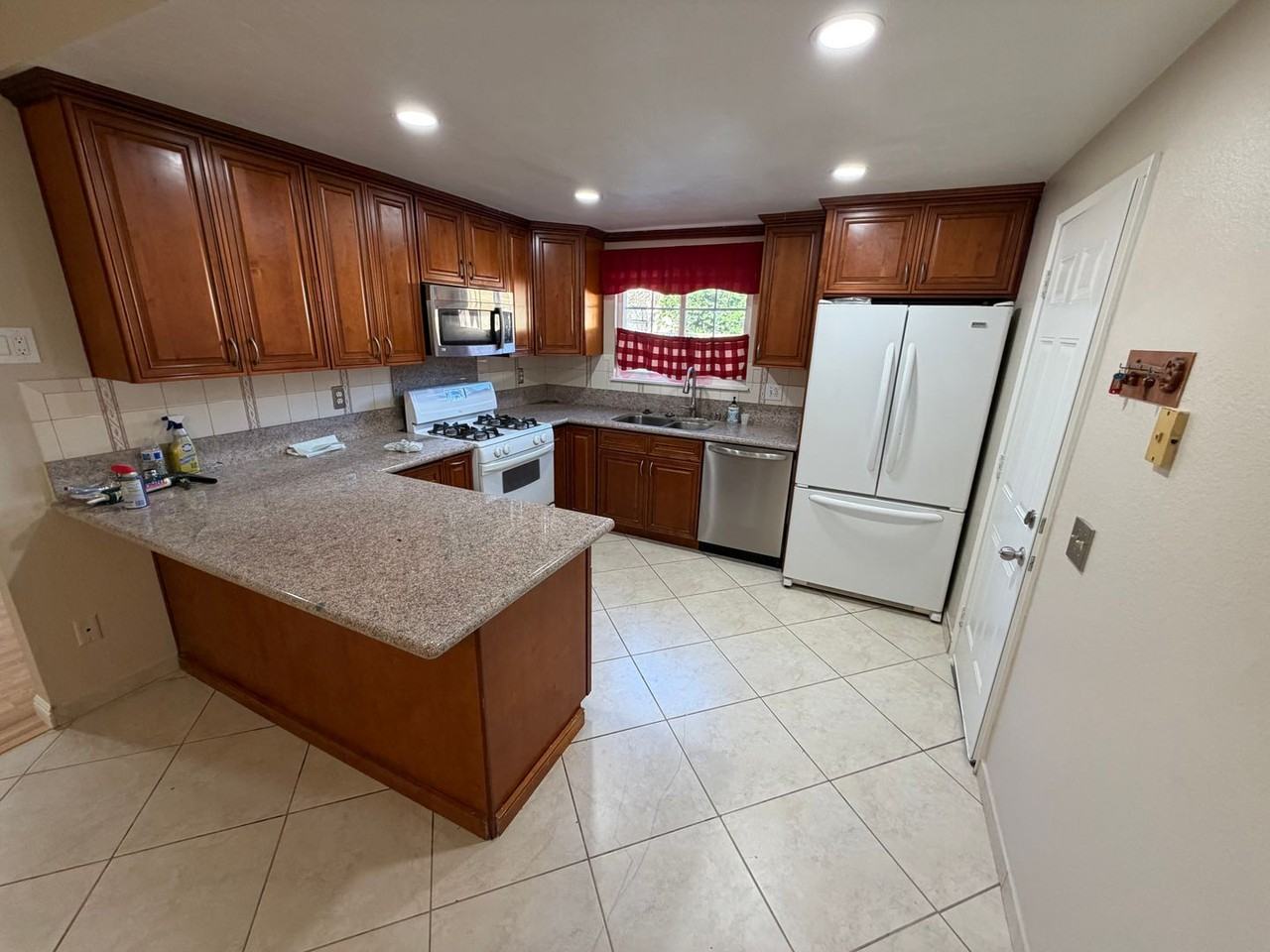 19530 Springport Dr - Photo 2 of 3