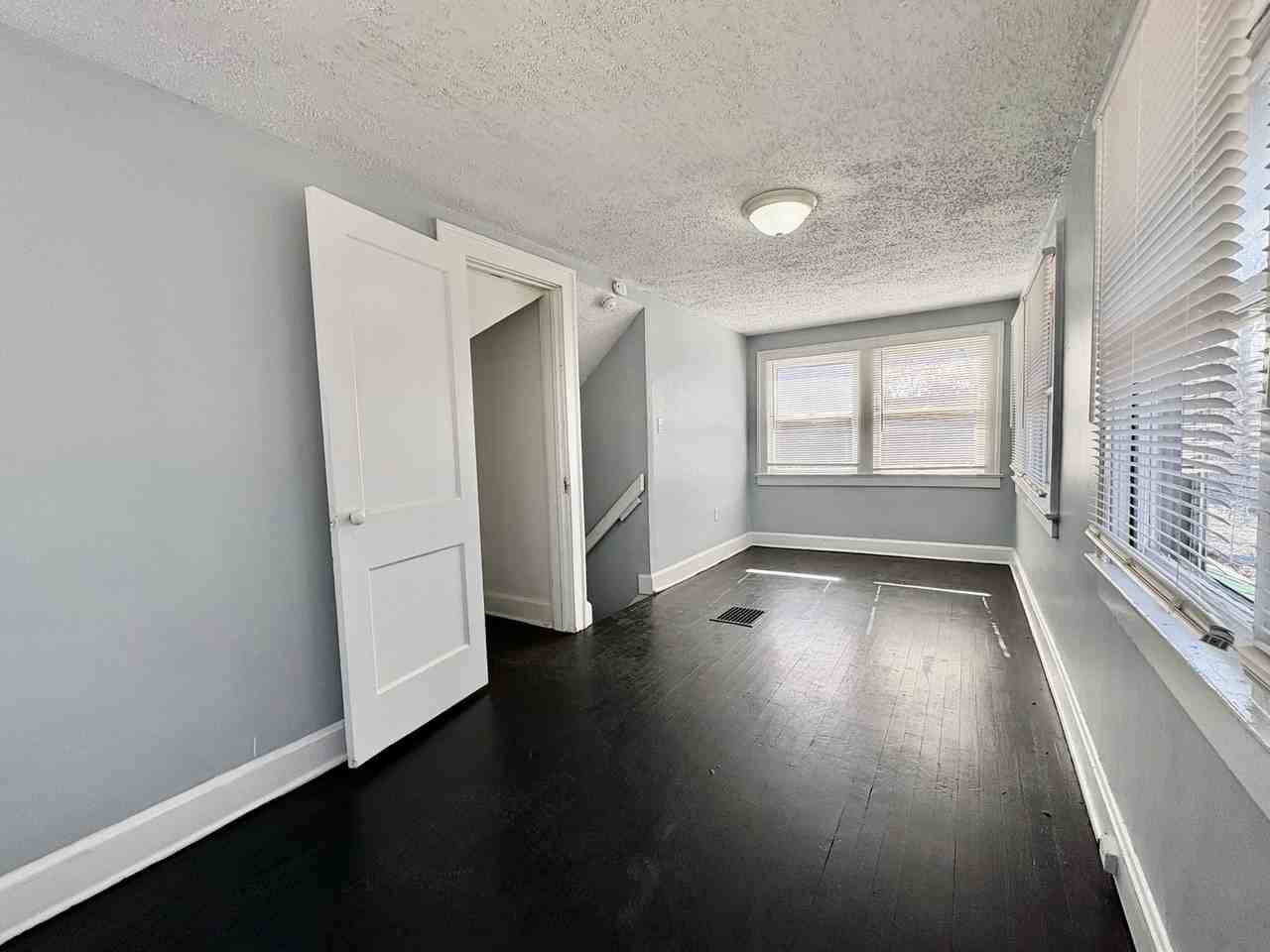 5344 Brooklyn Ave - Photo 6 of 26