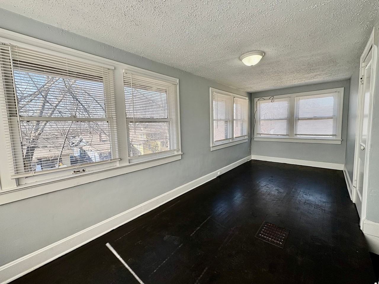 5344 Brooklyn Ave - Photo 7 of 26