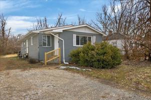 featured image of 3319 N Hawthorne Ln