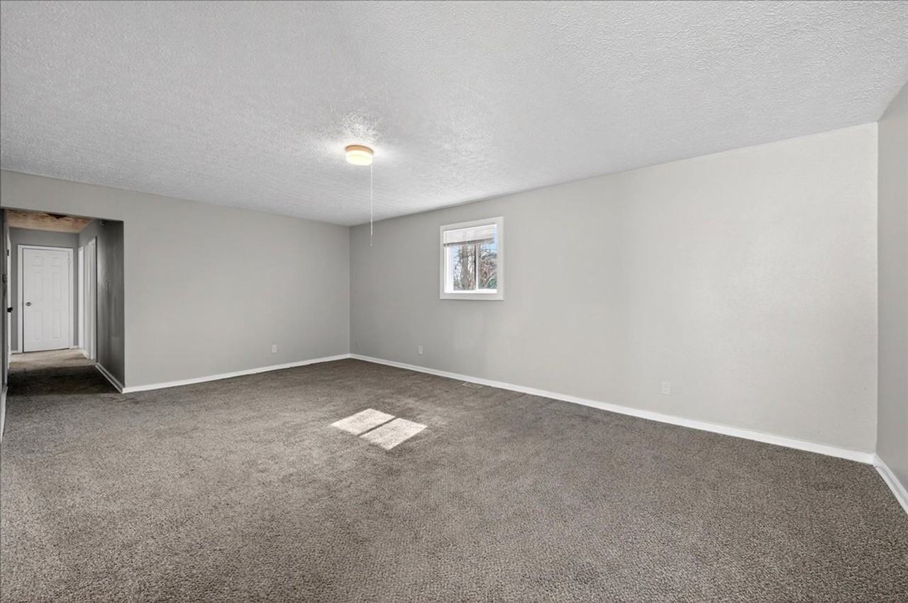 3319 N Hawthorne Ln - Photo 2 of 13