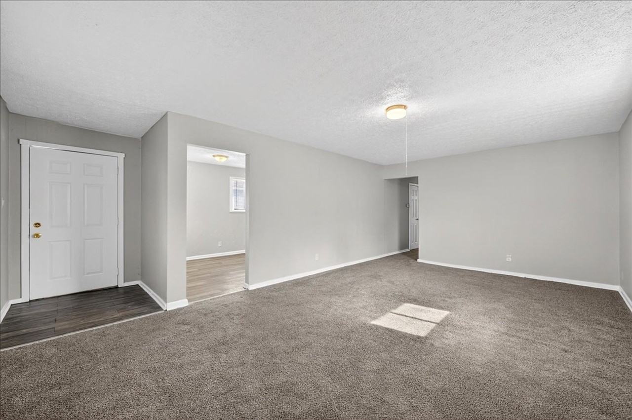 3319 N Hawthorne Ln - Photo 3 of 13