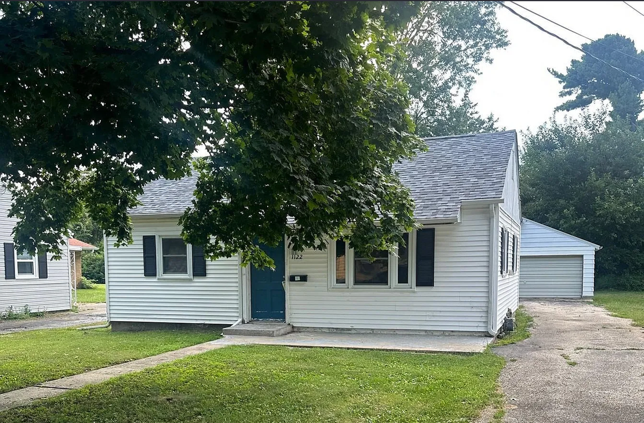 1122 Huber Ave - Photo 2 of 4