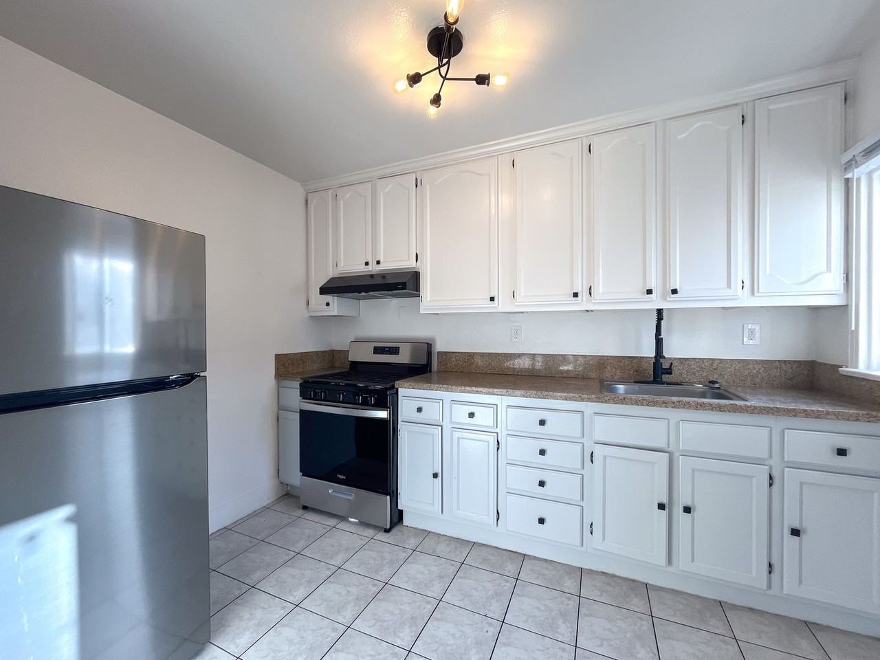 2364 Lime Ave - Photo 2 of 12