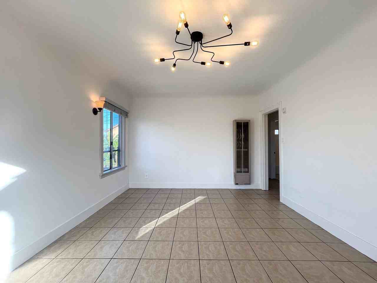 2364 Lime Ave - Photo 4 of 12