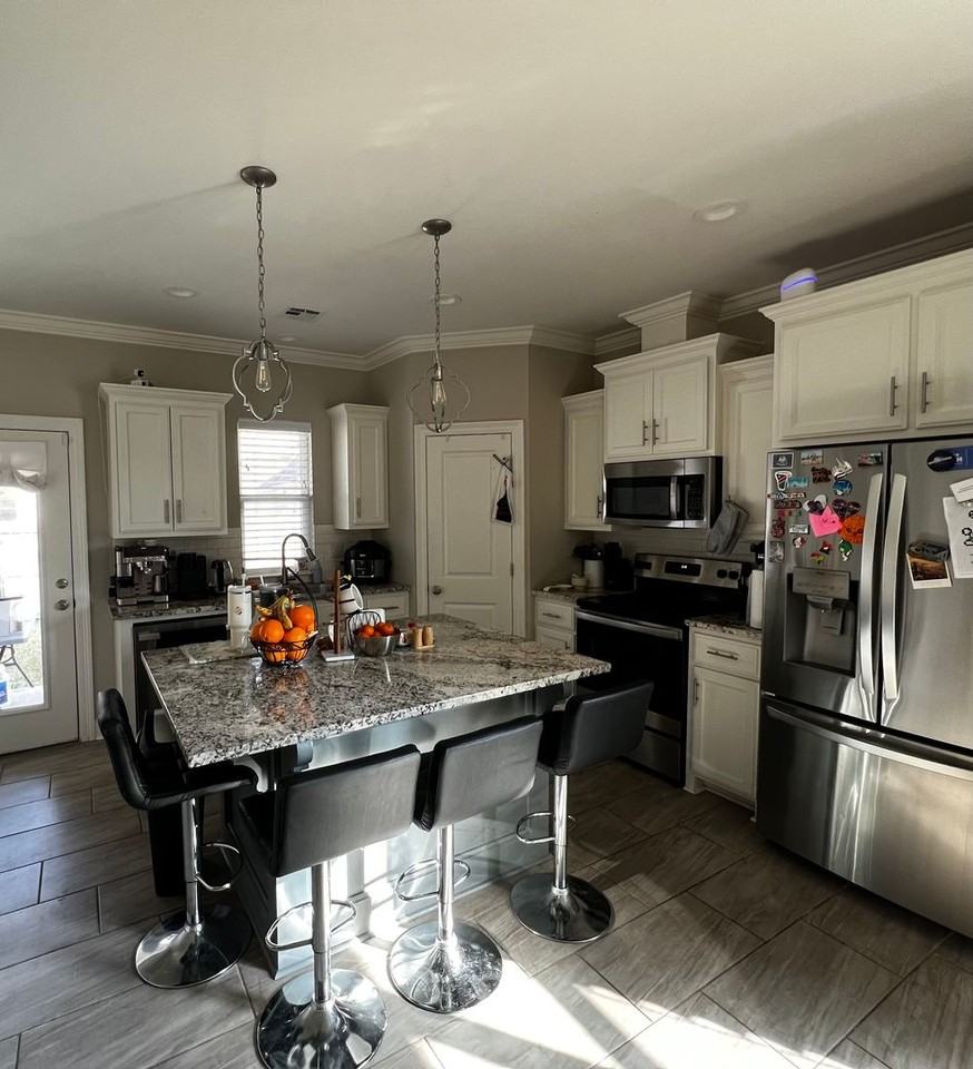 304 Adry Ln - Photo 3 of 9