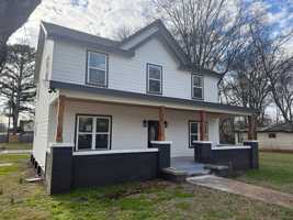 featured image of 701 E 18th St