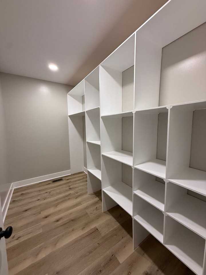 701 E 18th St - Photo 6 of 30