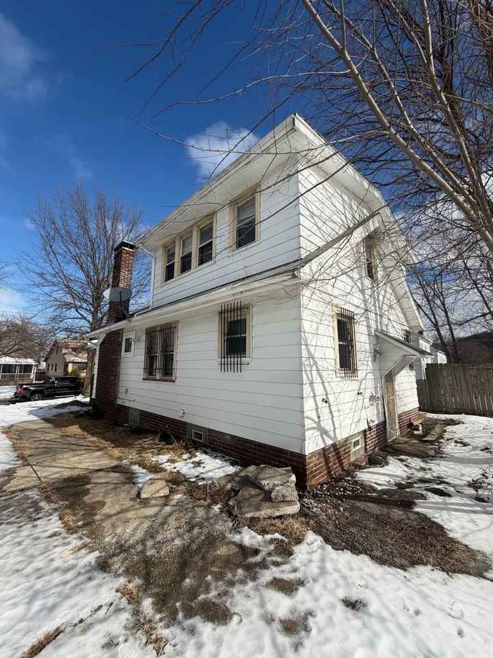 22680 Coulter Ave - Photo 3 of 31