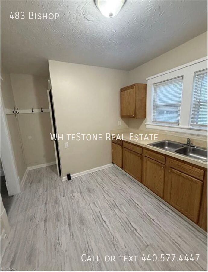 483 Bishop St - Photo 3 of 13