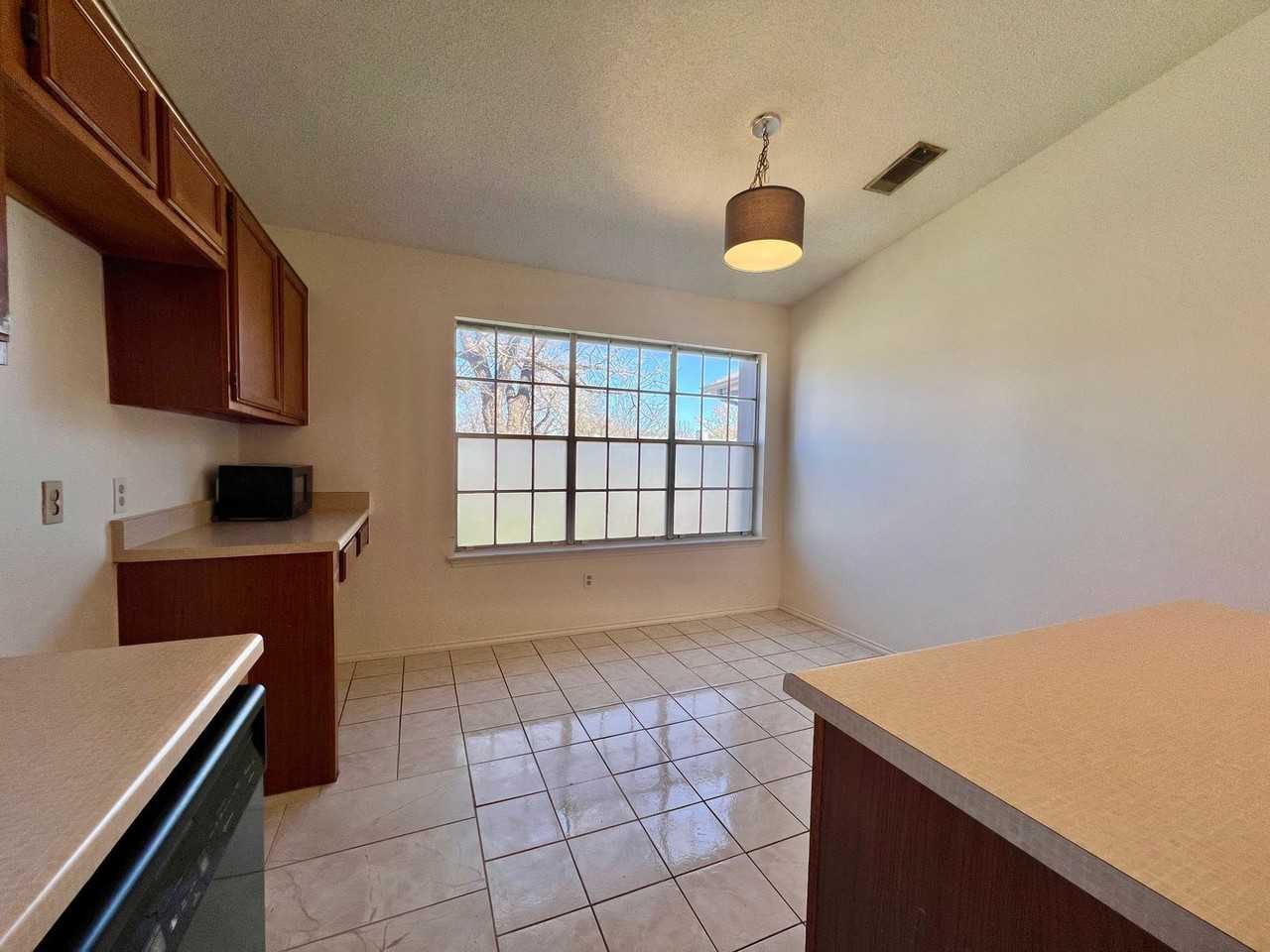 6005 Avery Island Ave - Photo 3 of 17