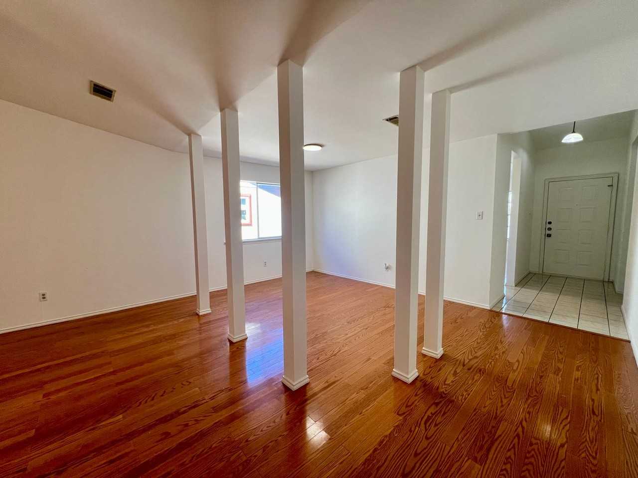 6005 Avery Island Ave - Photo 5 of 17