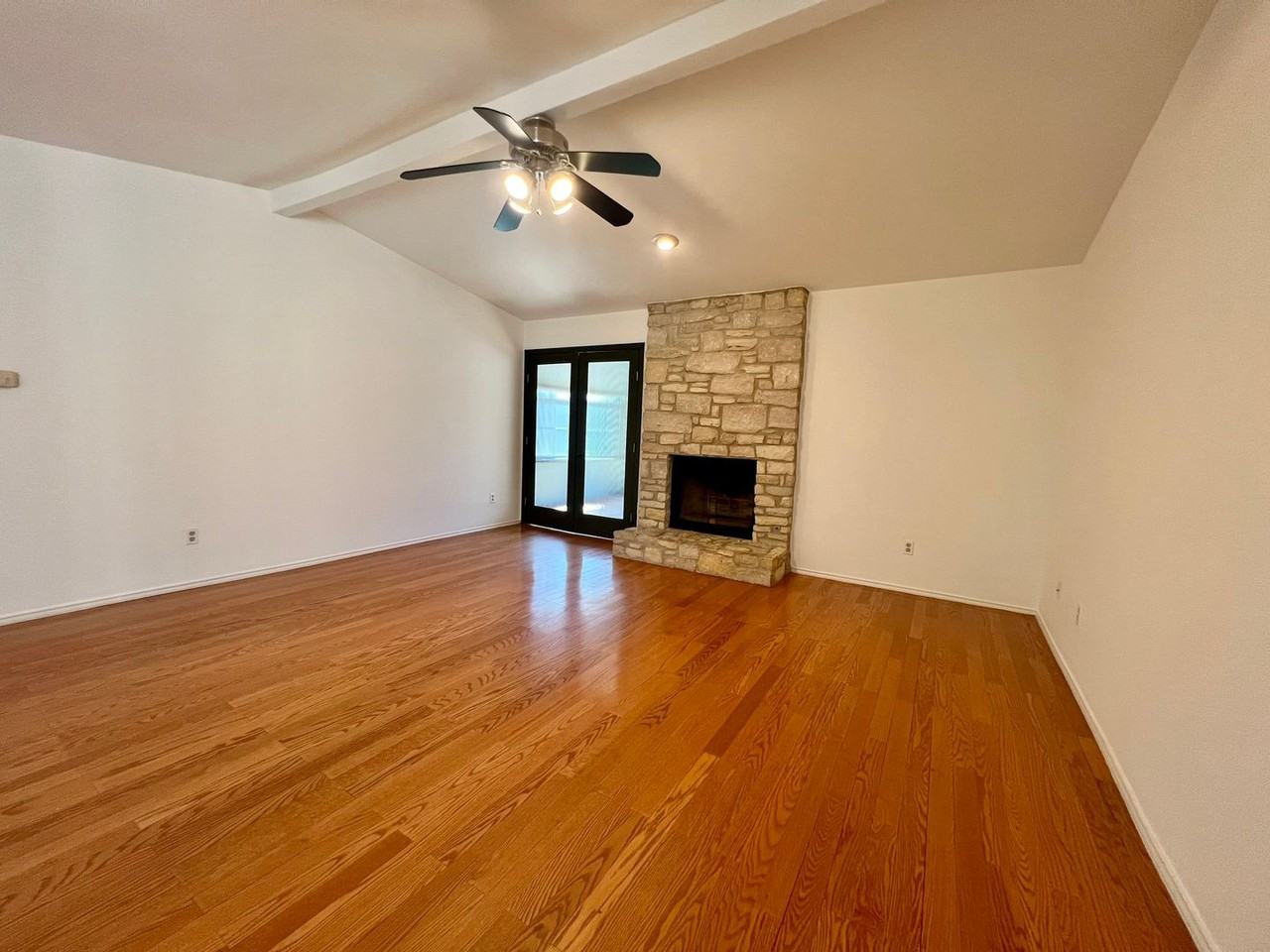 6005 Avery Island Ave - Photo 6 of 17