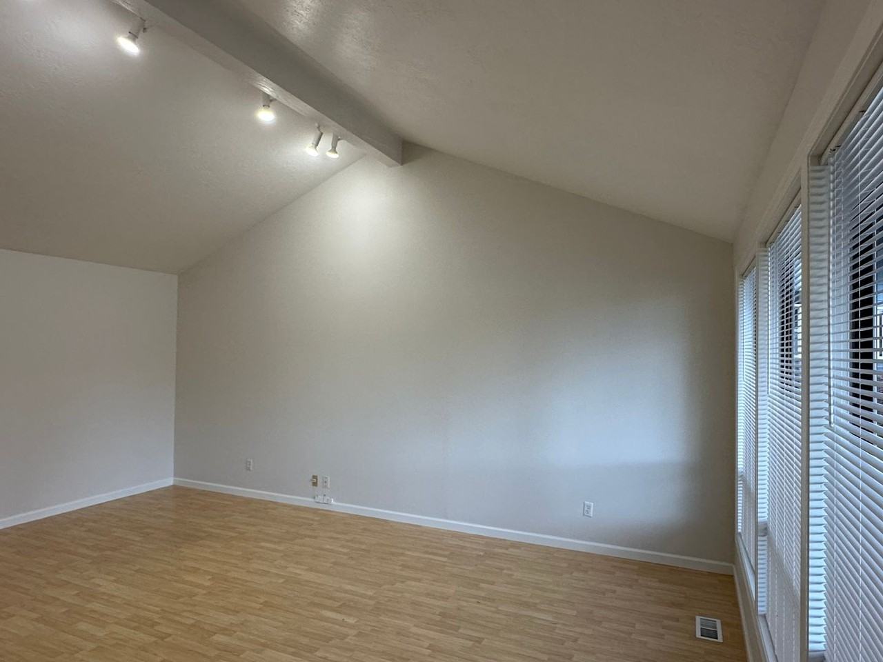 7134 Sw 182nd Ave - Photo 4 of 40