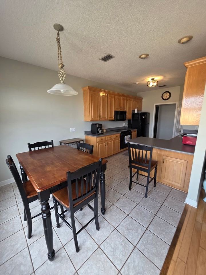 211 Trent Rd - Photo 3 of 16