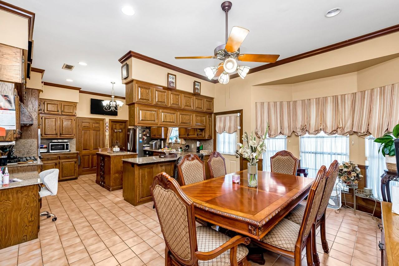 1022 Wooddale Blvd - Photo 2 of 12