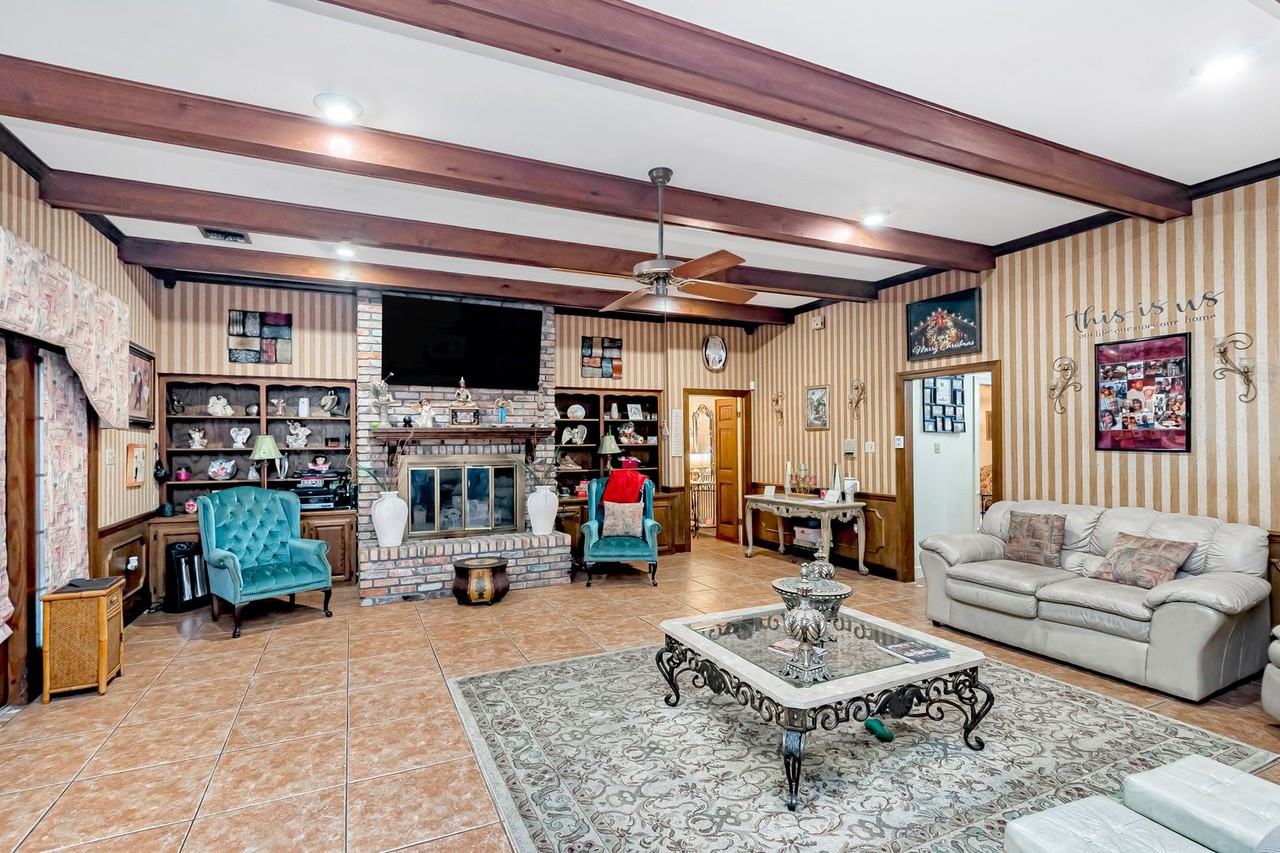 1022 Wooddale Blvd - Photo 4 of 12