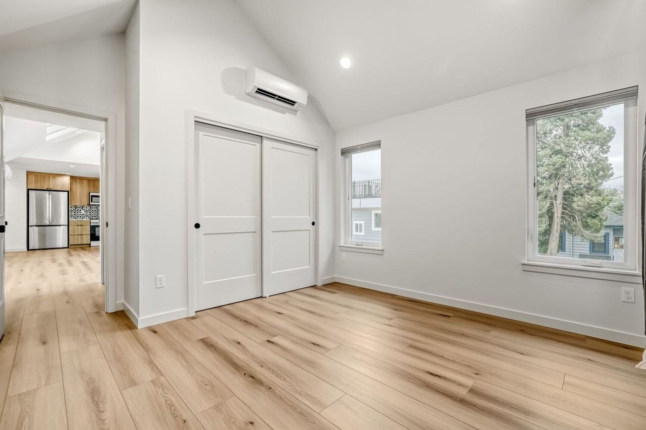 6715 Aurora Ave N - Photo 4 of 11