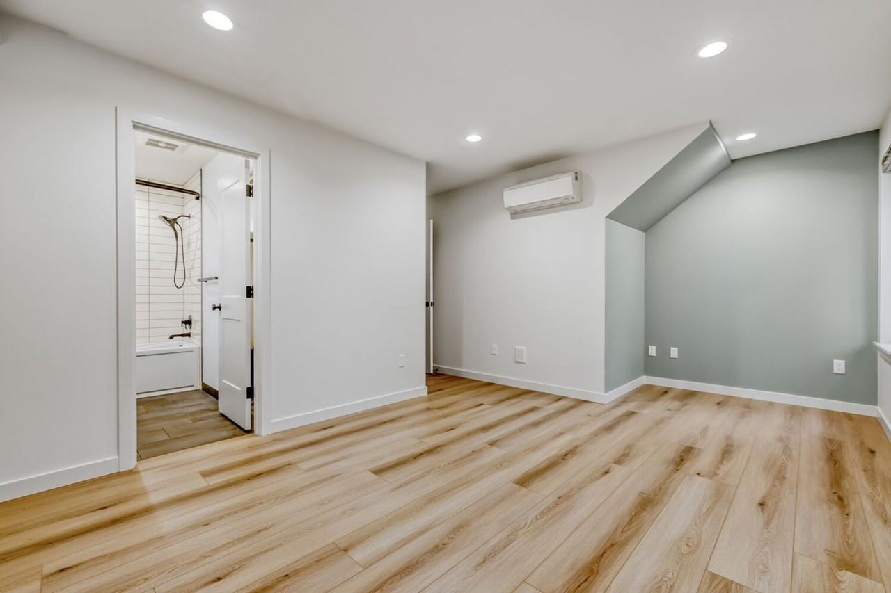 6715 Aurora Ave N - Photo 5 of 11