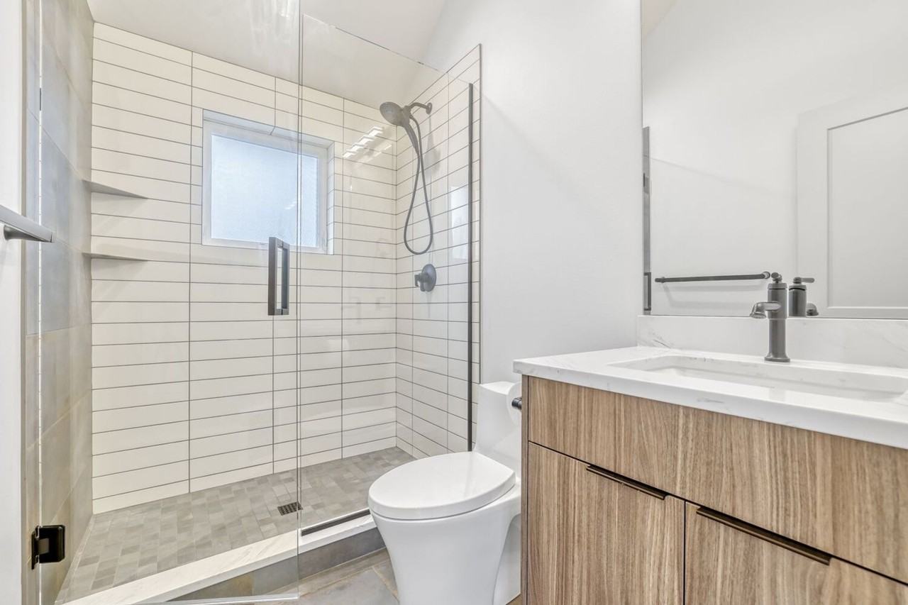 6715 Aurora Ave N - Photo 6 of 11