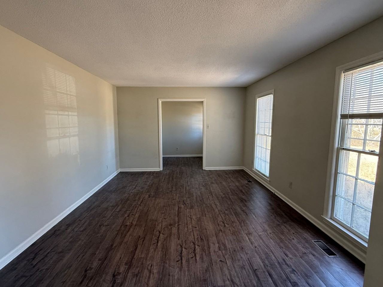 1103 Gornto Rd - Photo 3 of 14