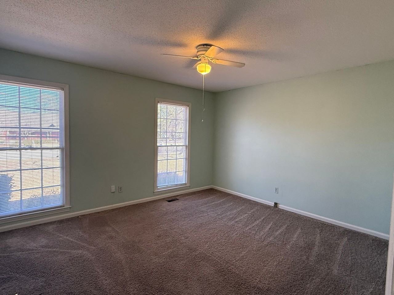 1103 Gornto Rd - Photo 5 of 14