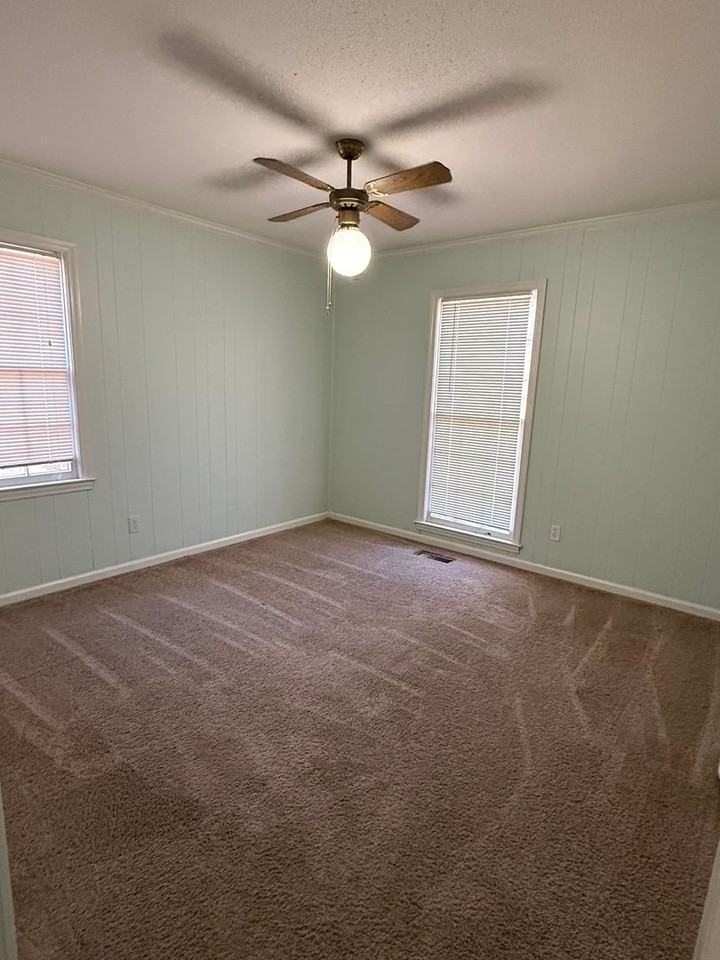 1103 Gornto Rd - Photo 6 of 14