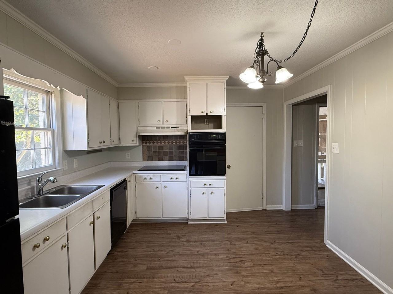 1103 Gornto Rd - Photo 7 of 14