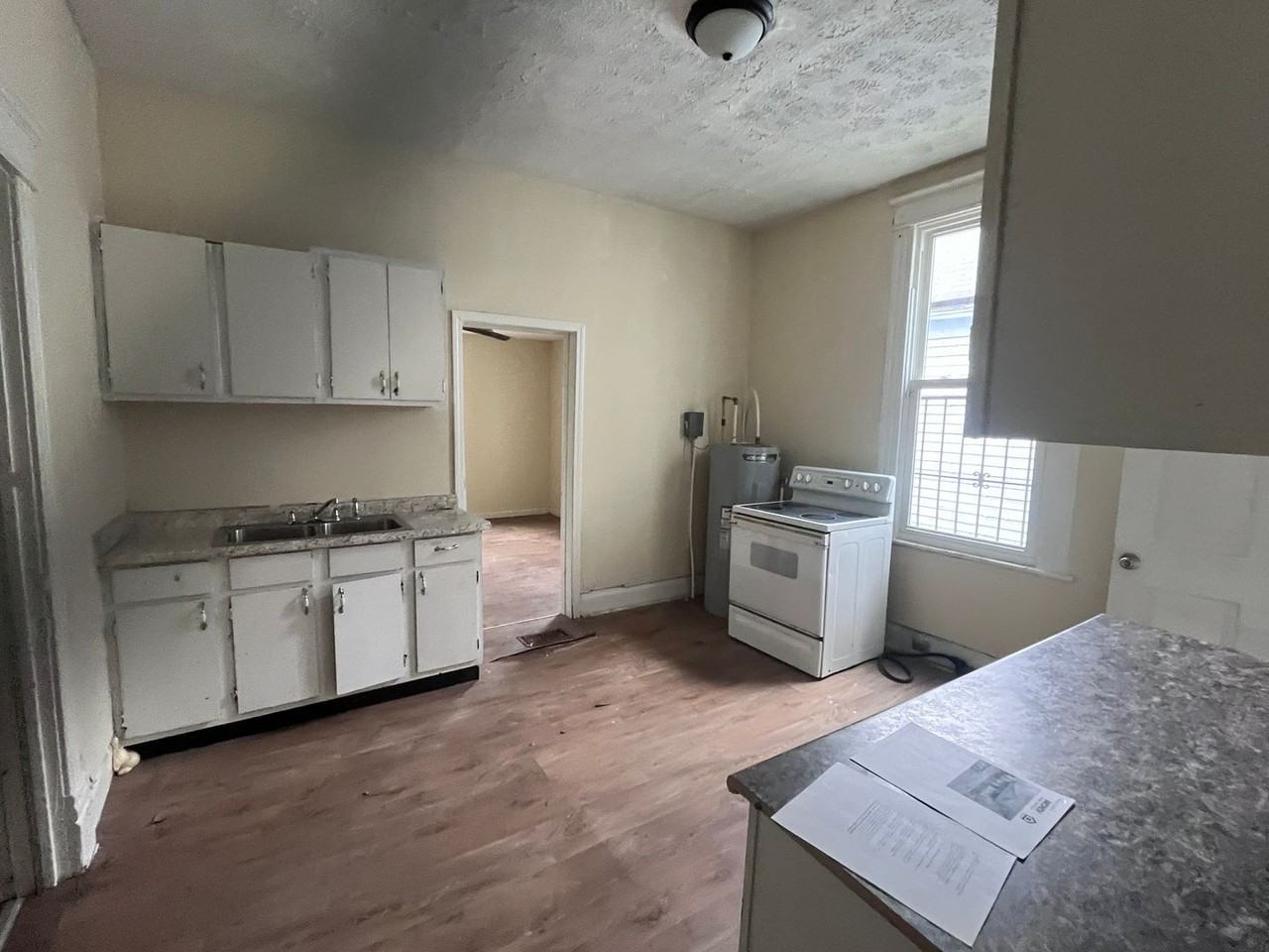 522 Virginia Ave - Photo 6 of 14