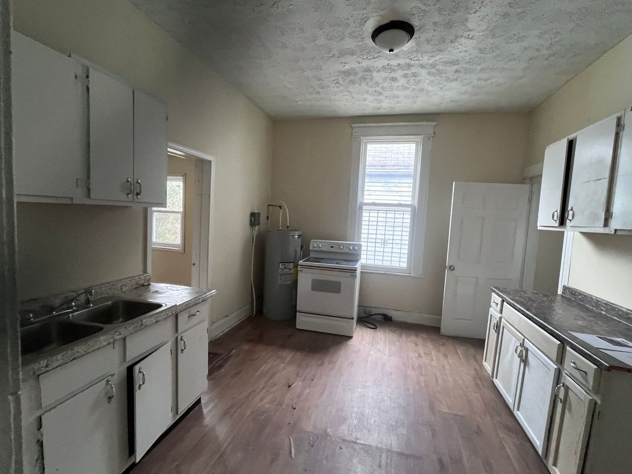 522 Virginia Ave - Photo 7 of 14