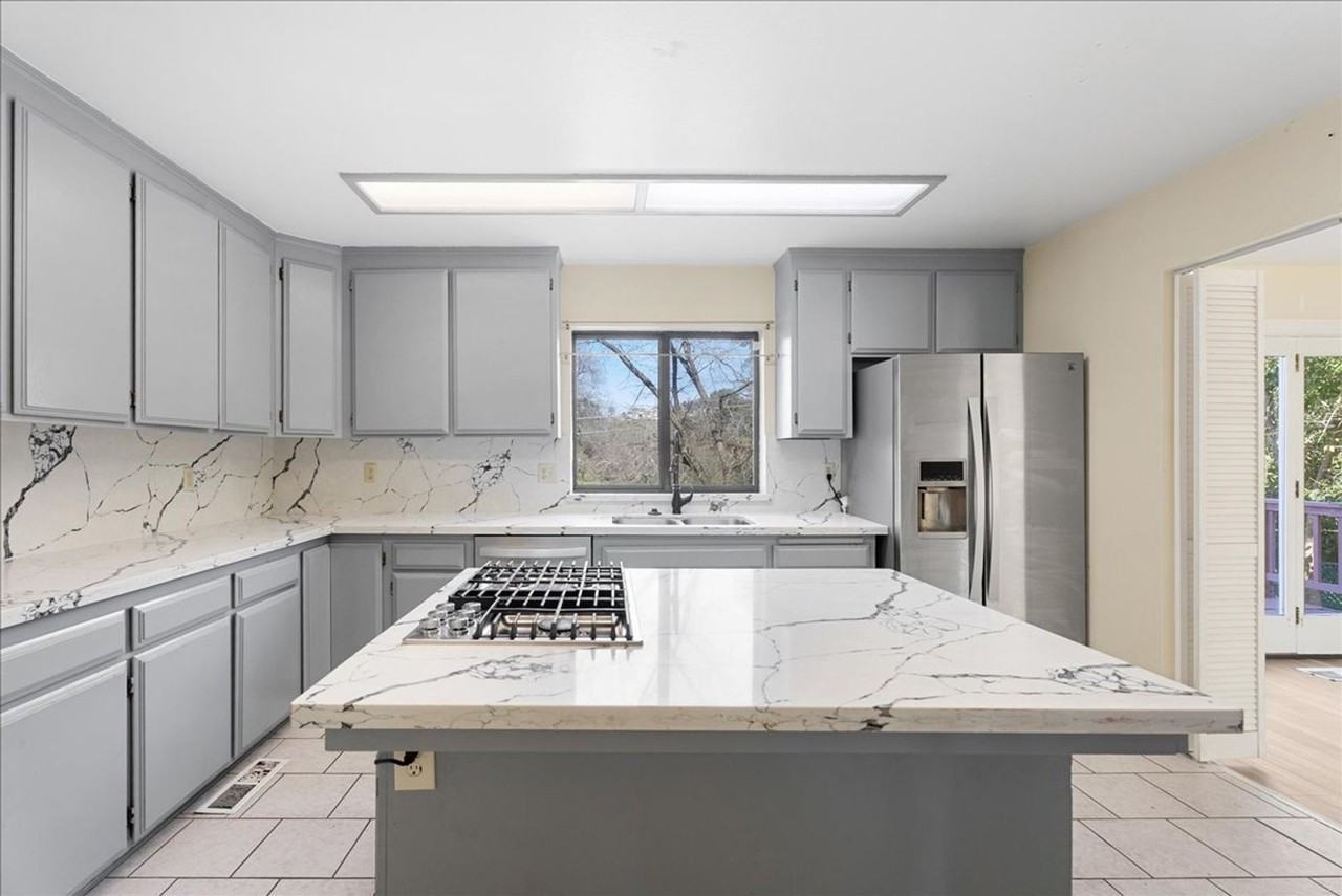 2717 Knollwood Dr - Photo 4 of 45