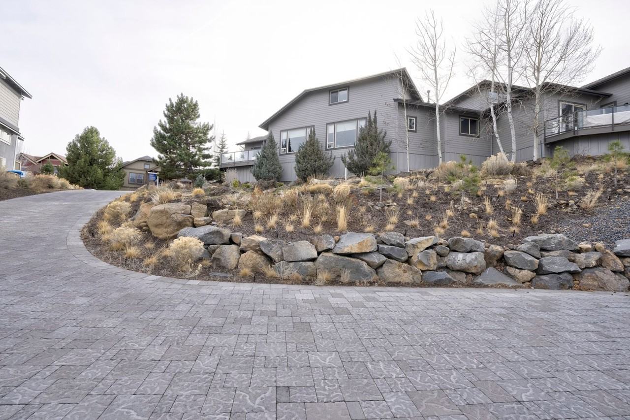 2580 Nw Awbrey Point Cir - Photo 2 of 41