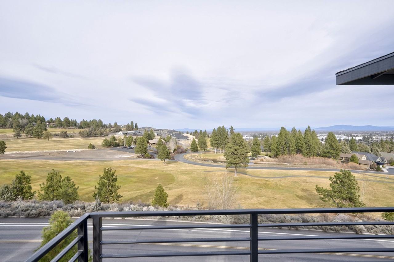 2580 Nw Awbrey Point Cir - Photo 4 of 41