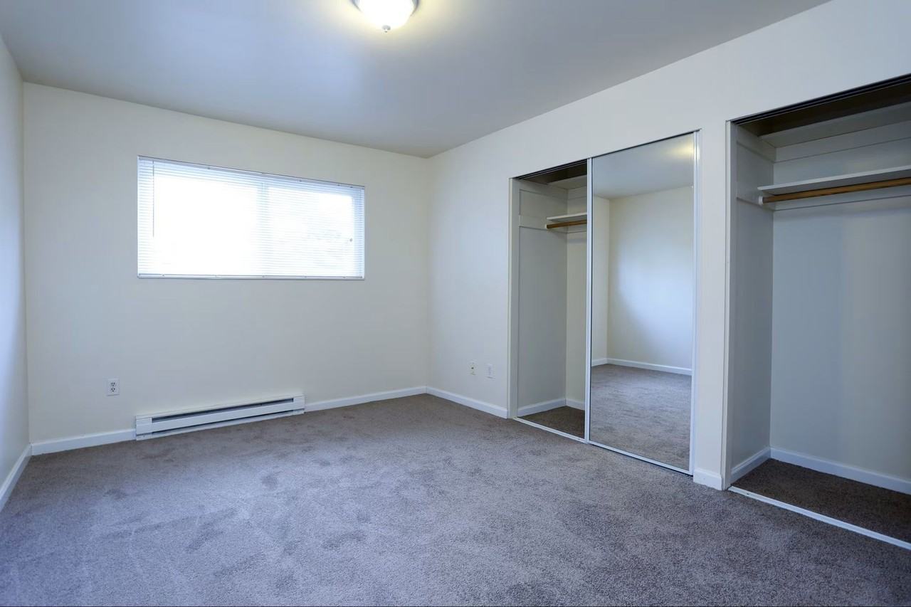 The Commodore Aprartments - Photo 6 of 17