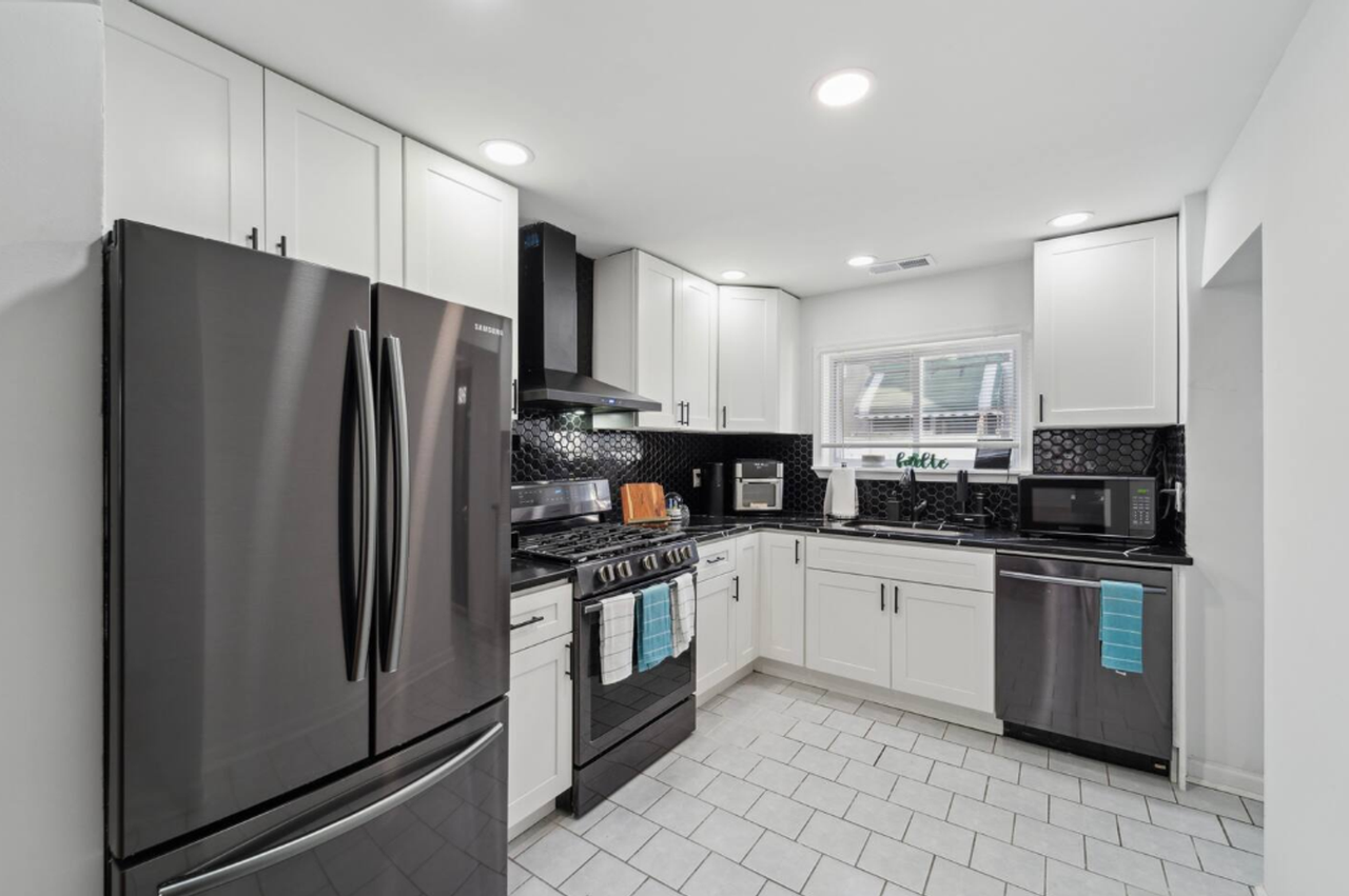 2328 S Warnock St - Photo 7 of 26