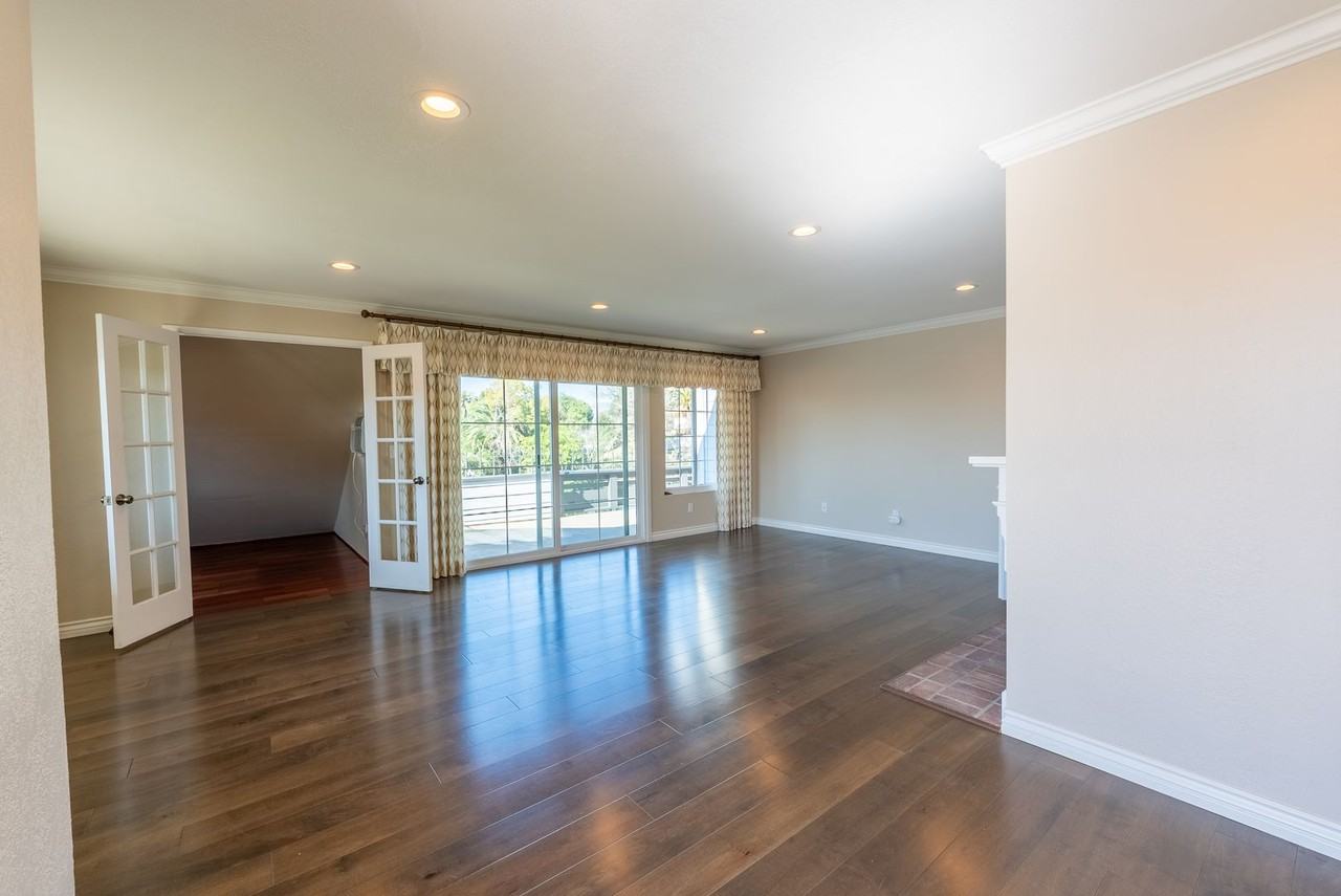 1019 Lakeview Ter - Photo 2 of 16