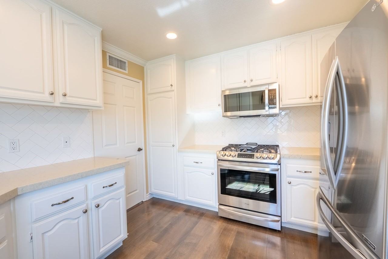 1019 Lakeview Ter - Photo 5 of 16