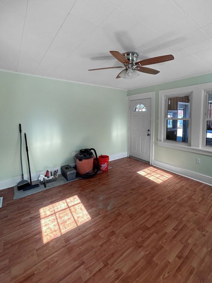 1280 Hindmarch St - Photo 7 of 38