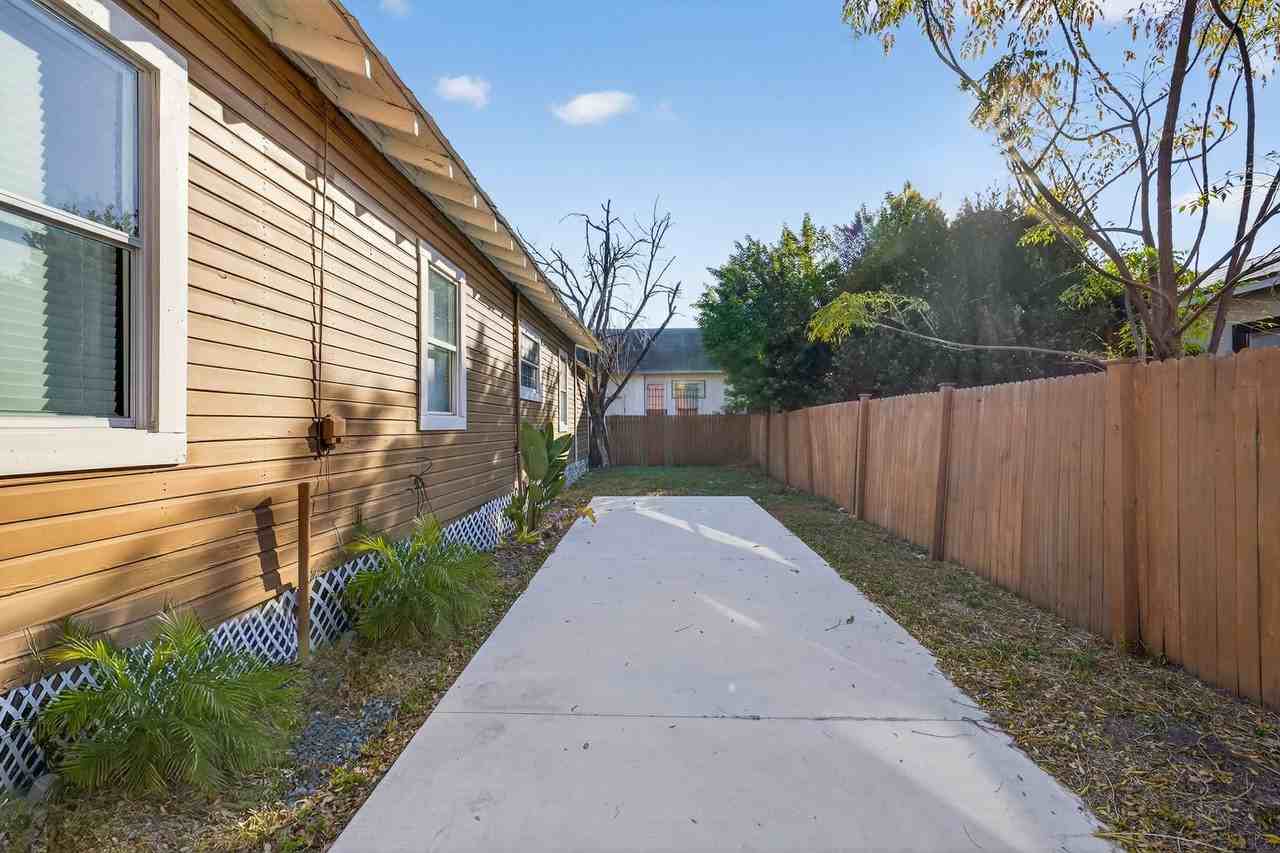 2709 N 17th St - Photo 6 of 29